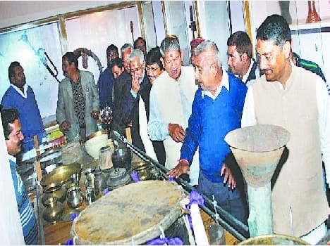 CM Harish Rawat watched Folk Art Museum